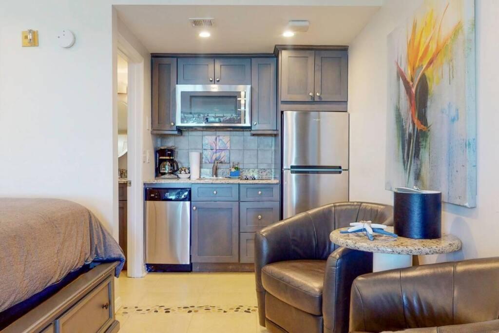 Sea Spray, Studio 114, Beach Steps Away! Pool+Wifi Ruskin Exterior foto